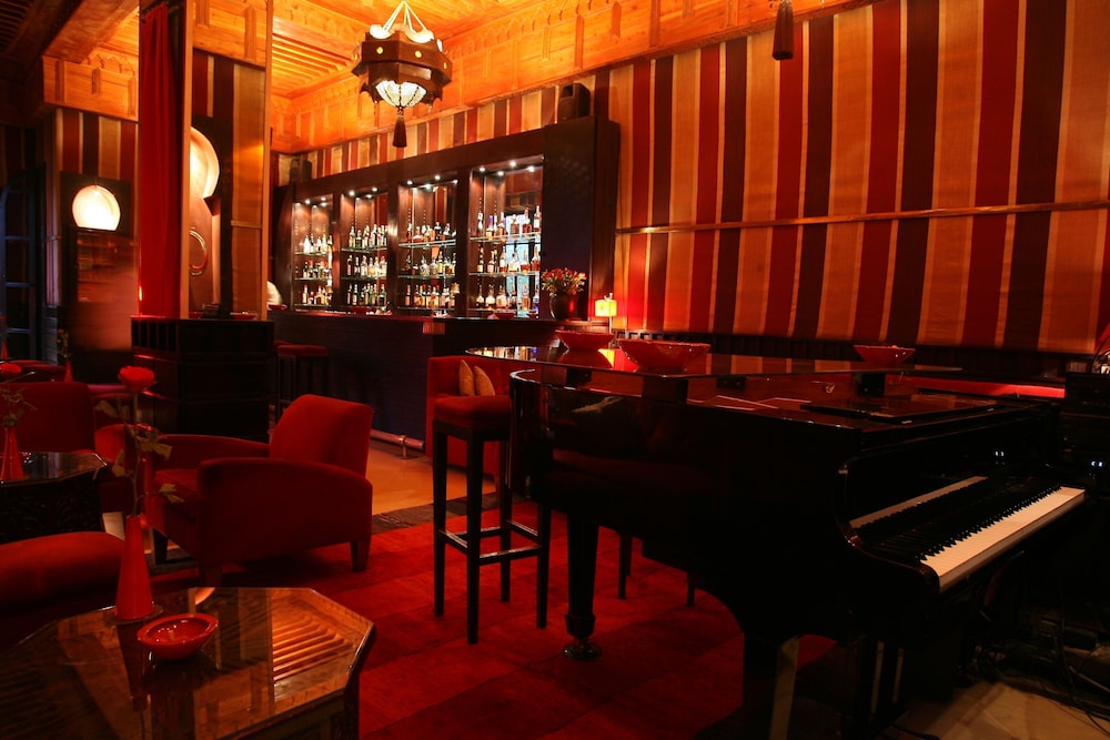 Hotel Bar