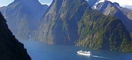 Milford Sound Full Day Tour and Cruise from Te Anau