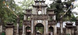 THE PERFUME PAGODA NEAR HANOI