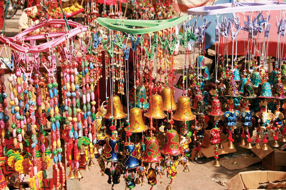 Destination: Lively bazaars and colourful people image
