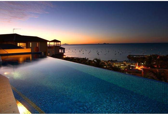 Night time in Airlie Beach
