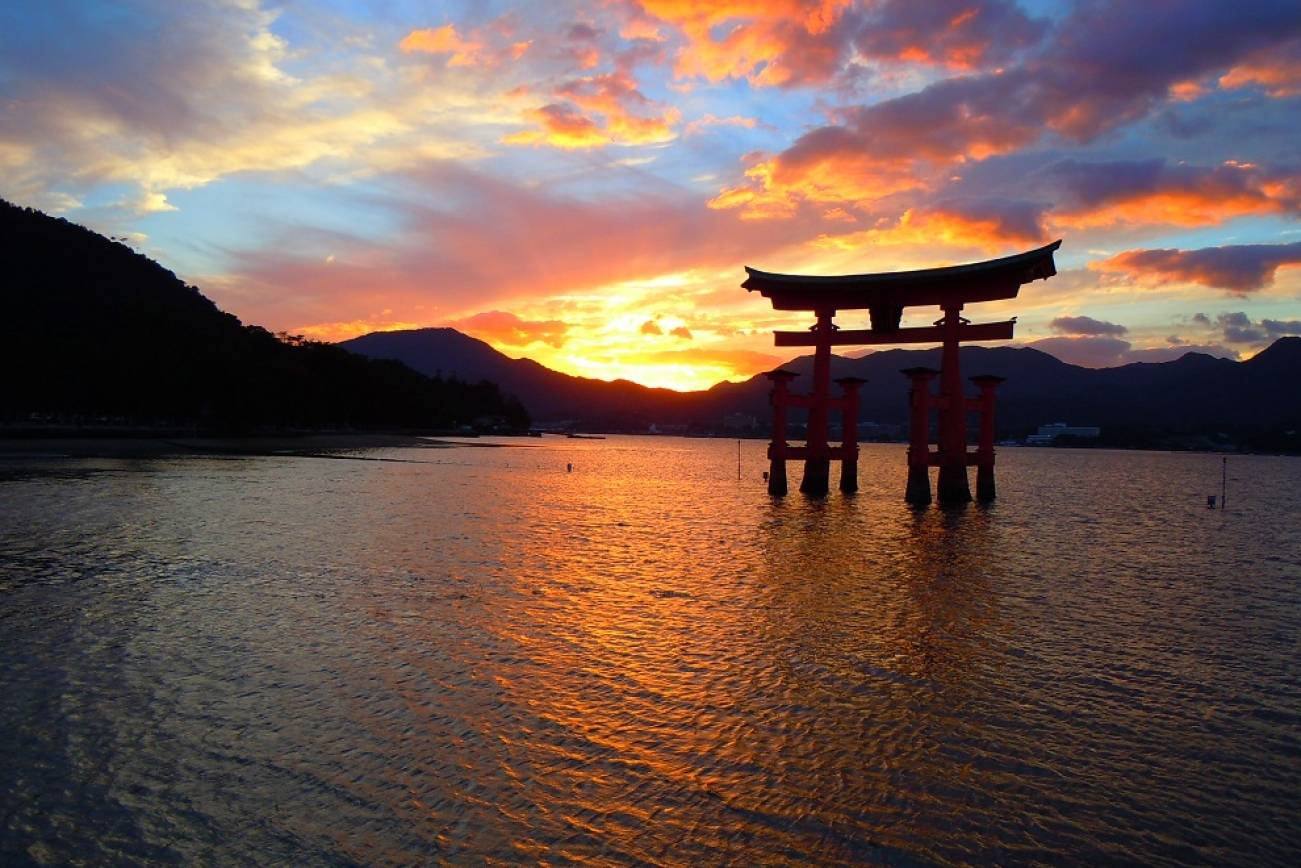 Mysterious scenery in the morning and evening