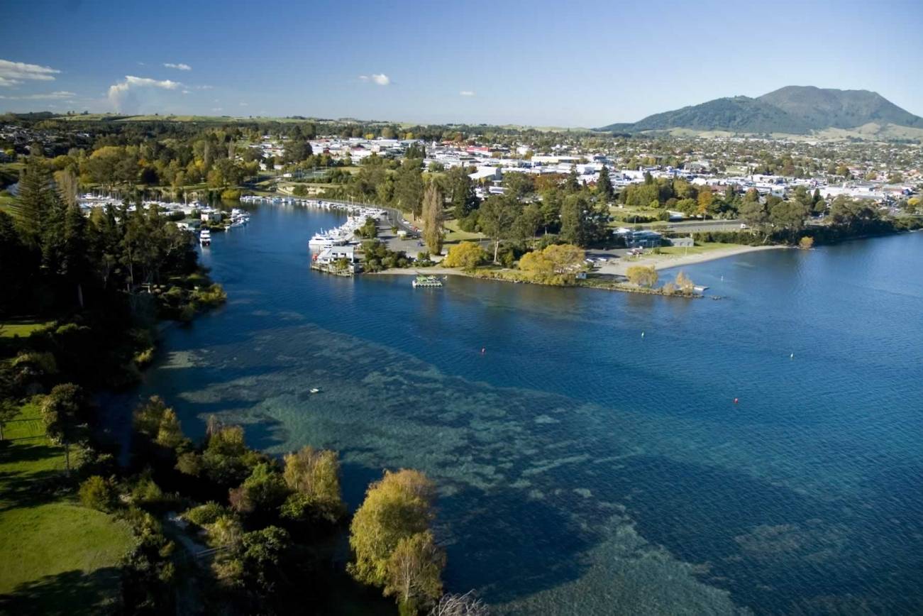 The southern shores of Lake Taupō