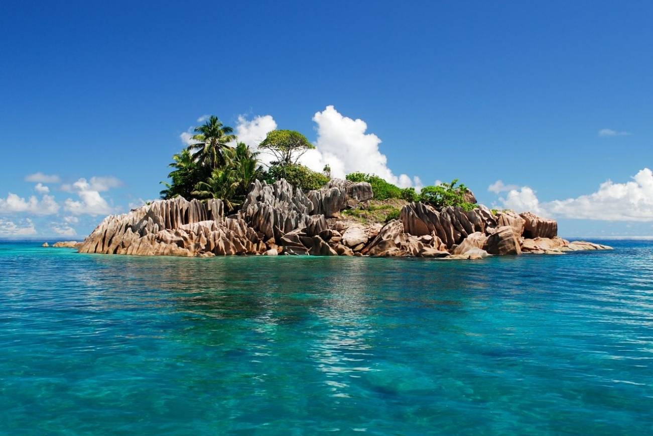 PINK BEACHES AND CORAL ISLANDS