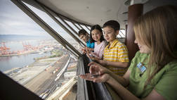 VANCOUVER TROLLEY ATTRACTION TOUR & LOOKOUT TOWER (STEP ON/STEP OFF)