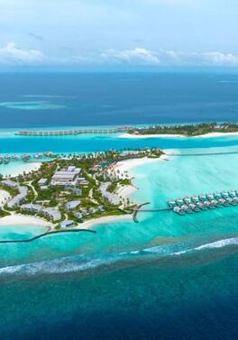 Singapore's Iconic City Sights and the Breathtaking Beauty of the Maldives!