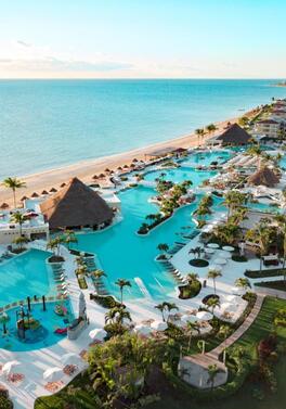 Magical Christmas Awaits: Festive Family Escape in Cancun!