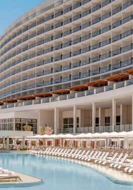 HALF TERM! 50% SAVING KIDS STAY FREE + $1800 RESORT CREDIT