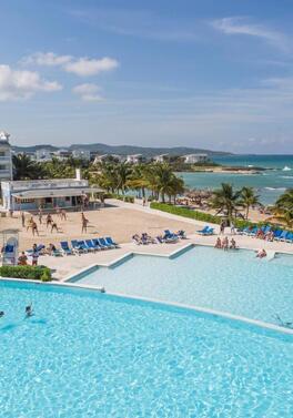 Feel the rhythm of Jamaica at the Grand Palladium!