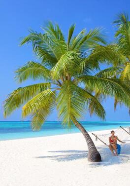 Couples beach vibes with your loved one in the Maldives!