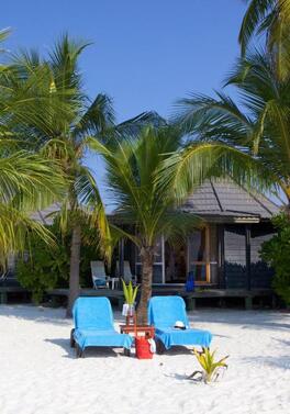 Couples beach vibes with your loved one in the Maldives!