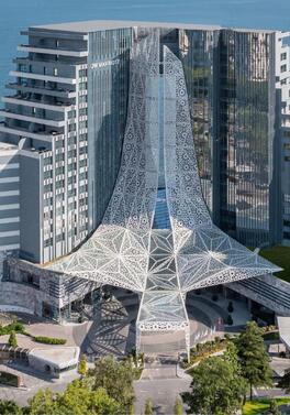 Discover Istanbul from the luxurious JW Marriott Hotel Istanbul Marmara Sea!