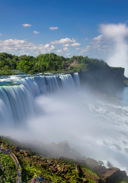 Experience jaw-dropping Niagara Falls!