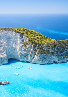 Elegance Awaits: Luxurious Getaway to Greece!