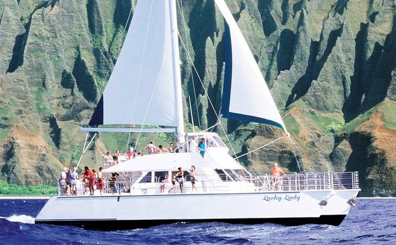 DELUXE NA PALI HALF DAY CATAMARAN
