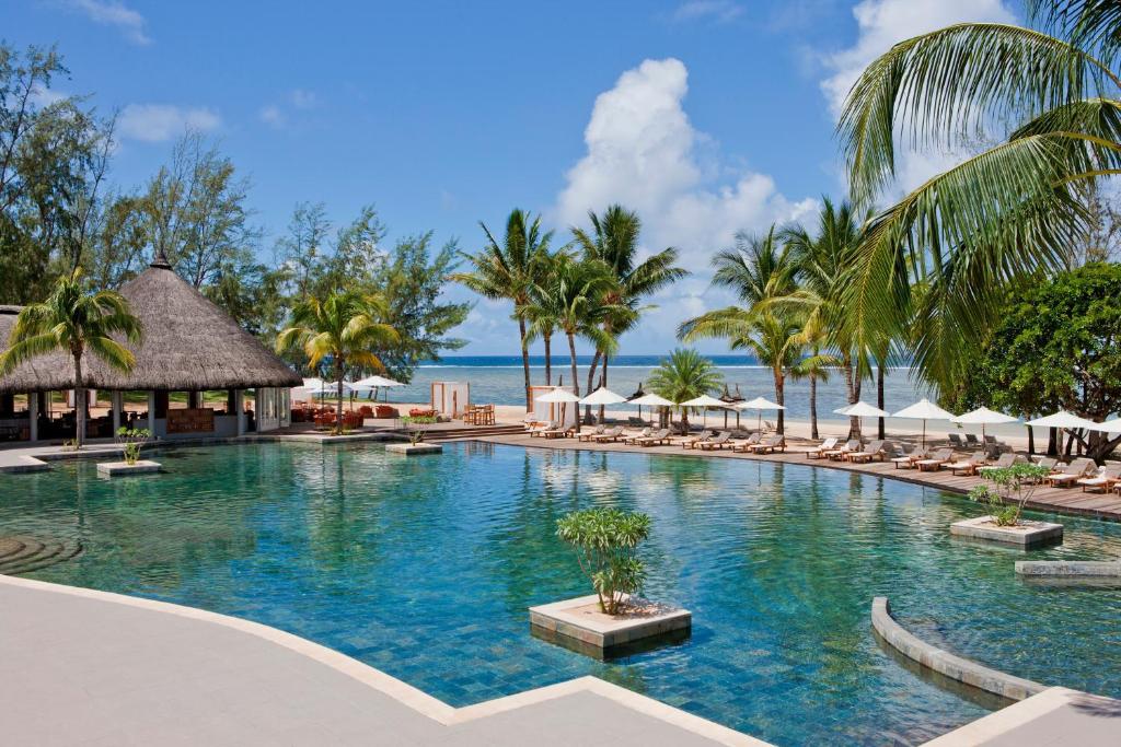 Save 30% off a beachfront junior suite at the Outrigger Mauritius Beach Resort!