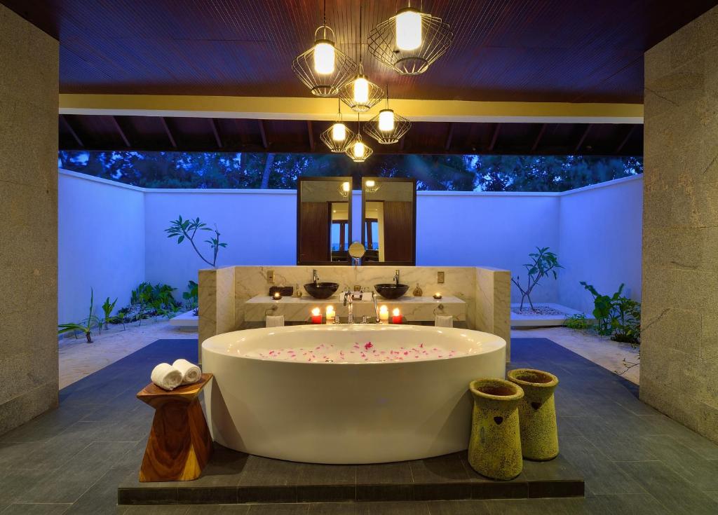 Sunset Beach Villa with Pool Bathroom