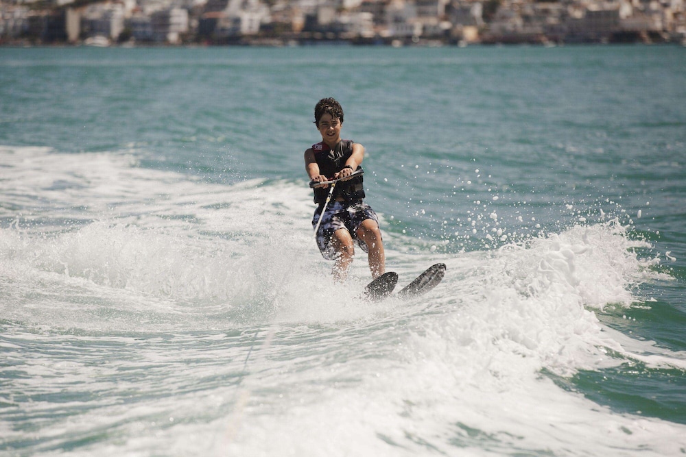 Surfing/boogie boarding