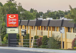 Econo Lodge & Suites