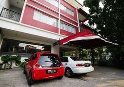 Super OYO Collection O Sweet Karina Bandung