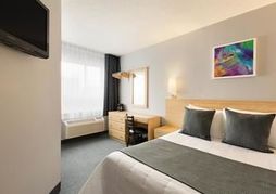 Travelodge Hotel by Wyndham Montreal Centre