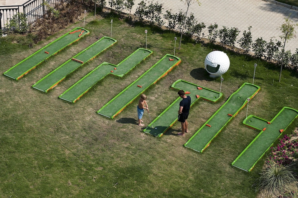 Mini-golf