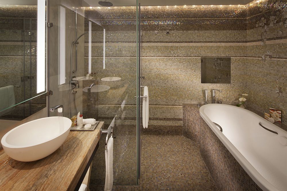 Beachcomber Suite Bathroom