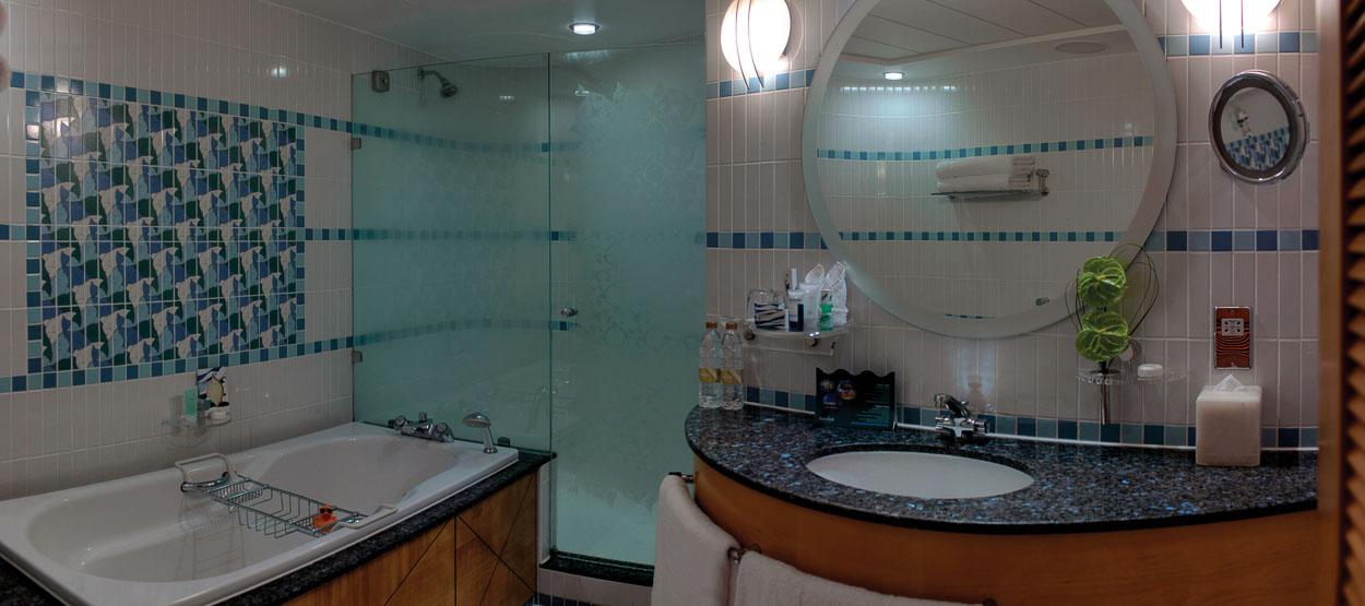 Ocean Deluxe Twin Bathroom