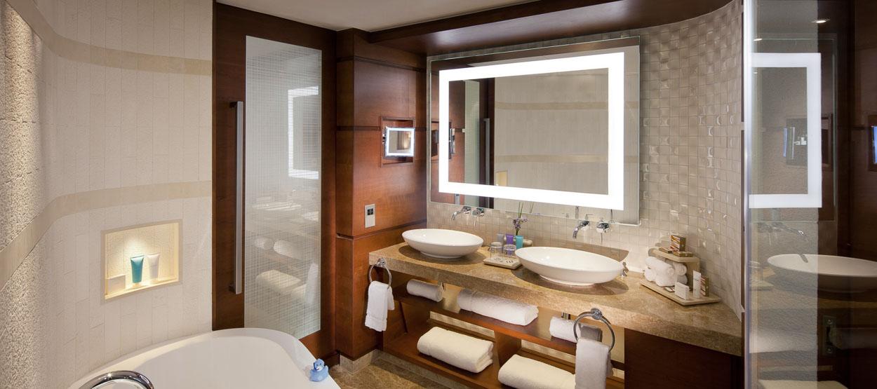 Ocean Club Superior Twin Bathroom