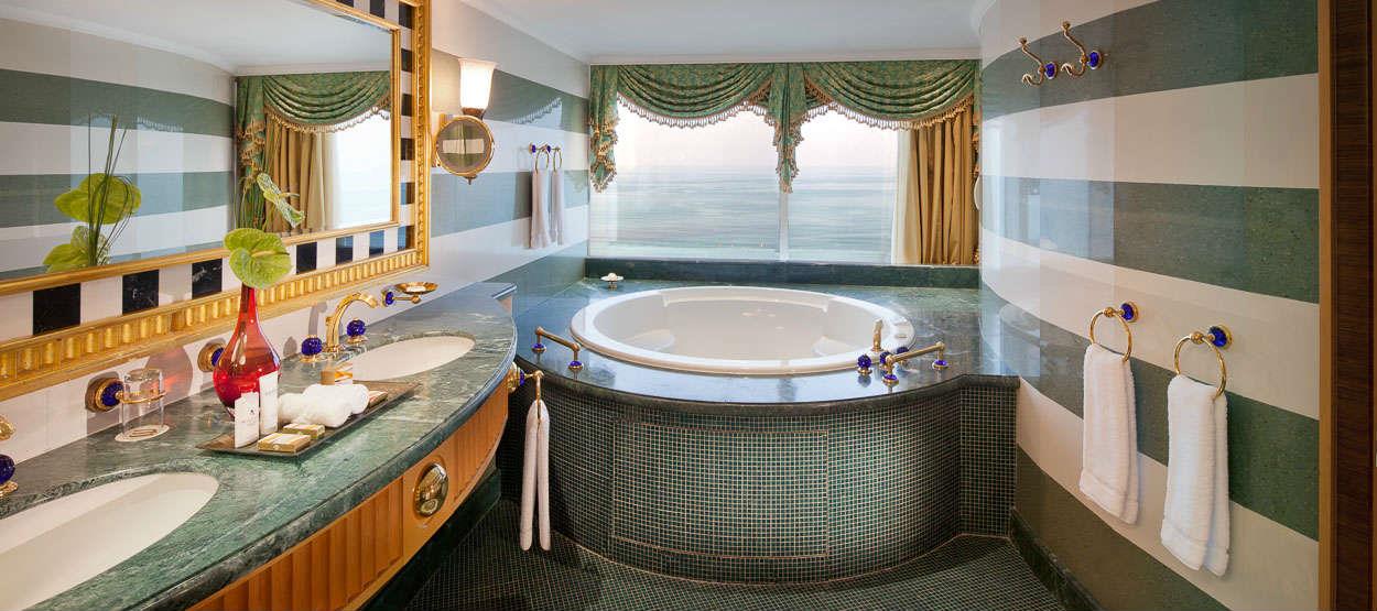 Royal Ocean Suite Bathroom