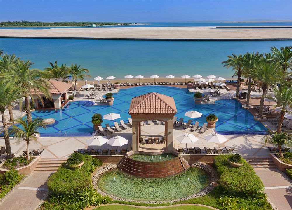 Pool & Beach