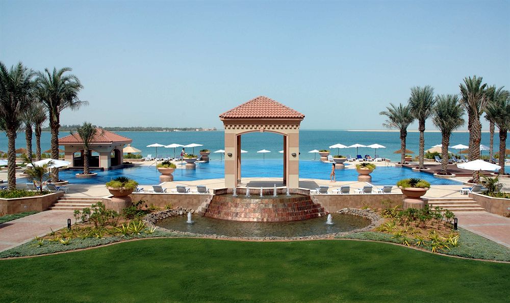 Pool & Beach