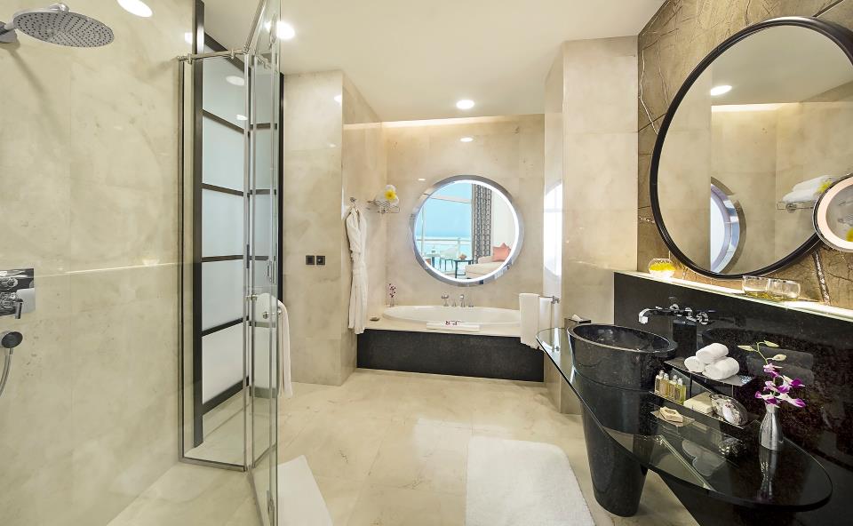 Deluxe Gulf View Room Bathroom