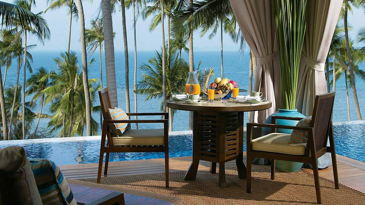 Beachfront Villa Dining Area