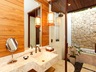 Deluxe Room Bathroom