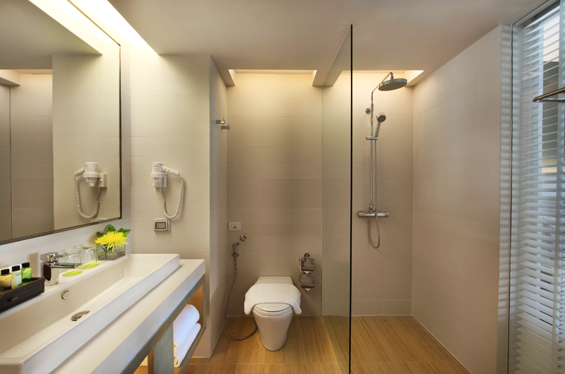 Deluxe Room Bathroom