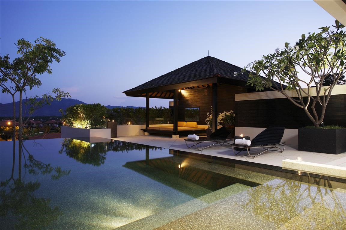 Spa & Pool Pavilion
