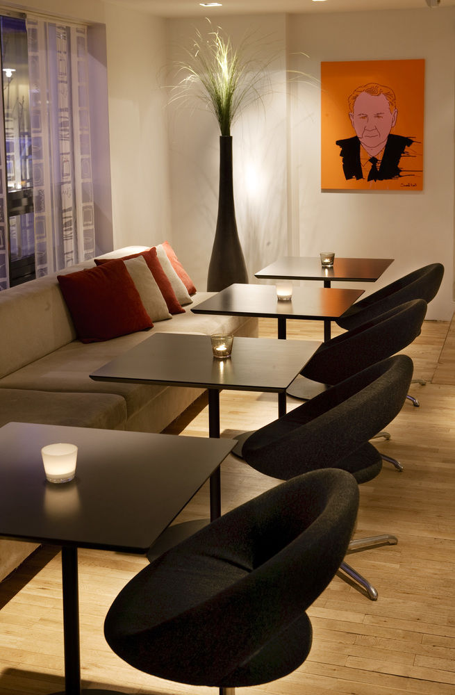 Hotel Lounge