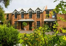 Seacombe House Motor Inn