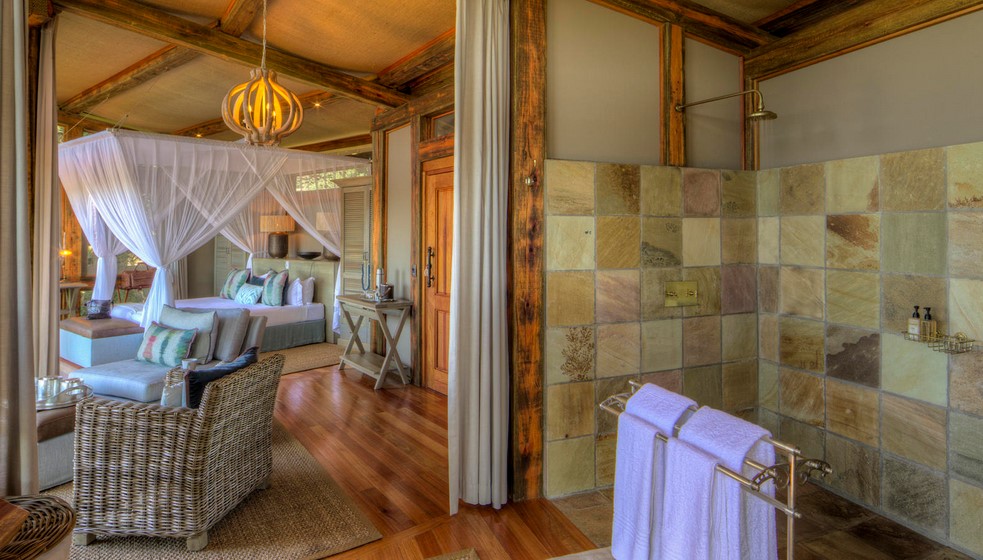 Safari Suite bathroom