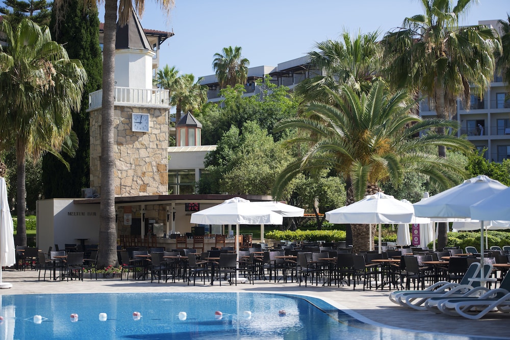 Poolside Bar