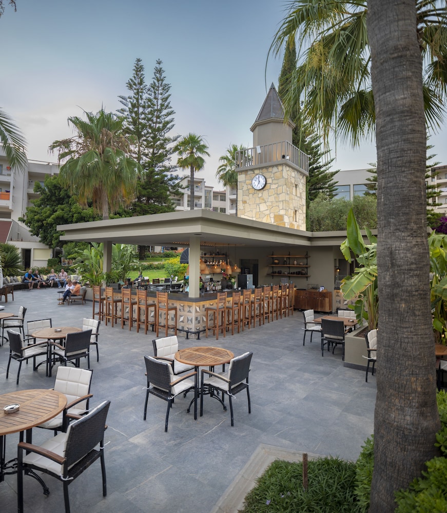 Poolside Bar