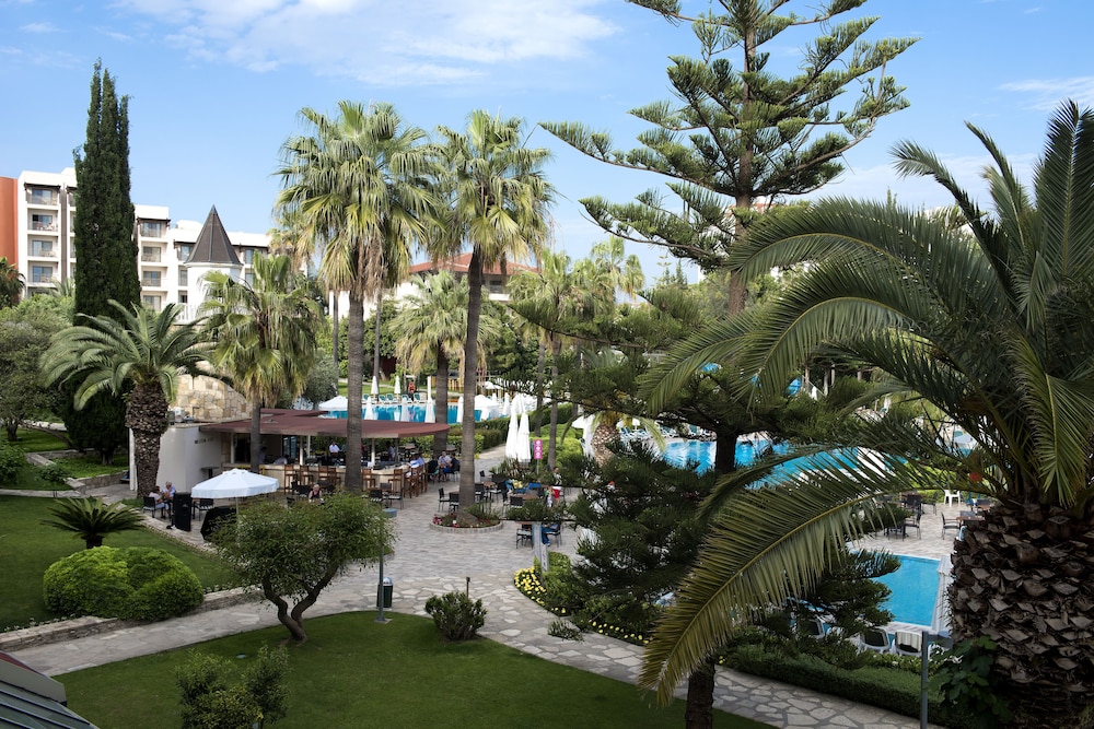 Poolside Bar