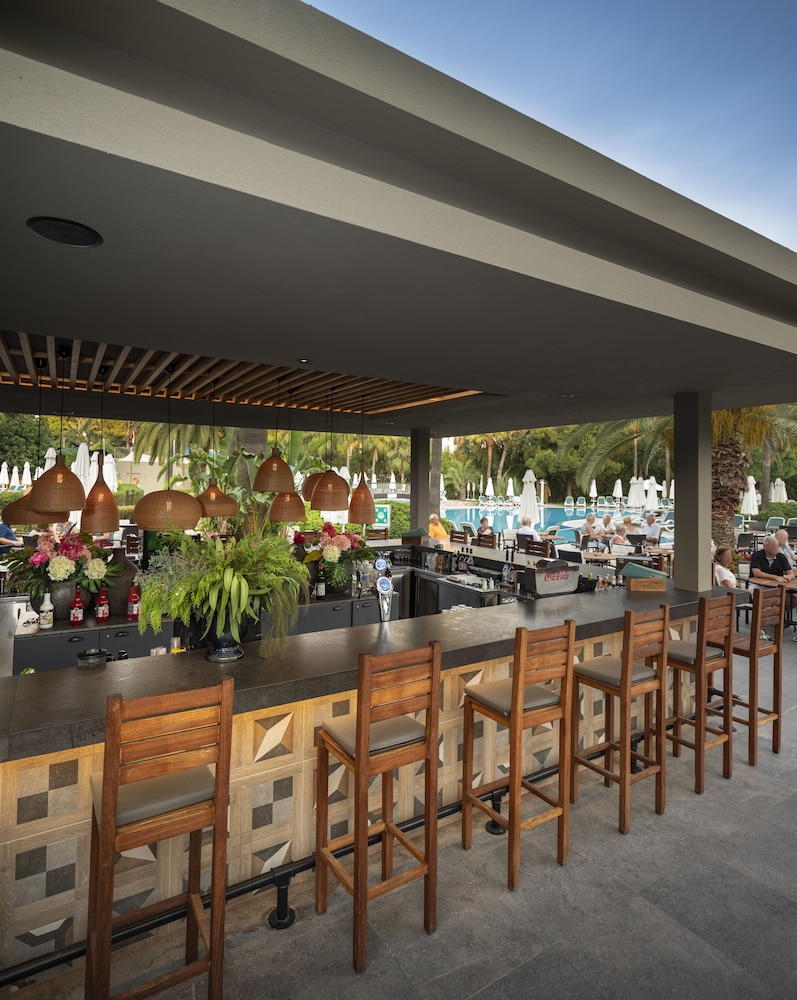 Poolside Bar