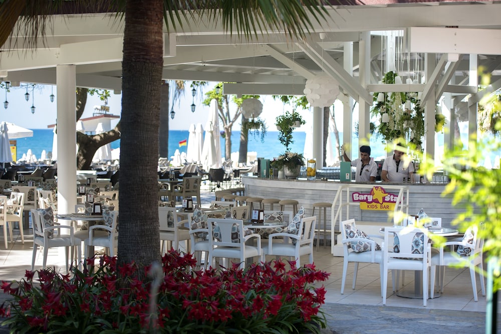 Poolside Bar