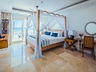 Hemingways deluxe room