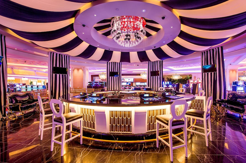 Hotel Bar