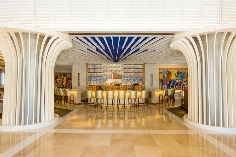Hotel Bar