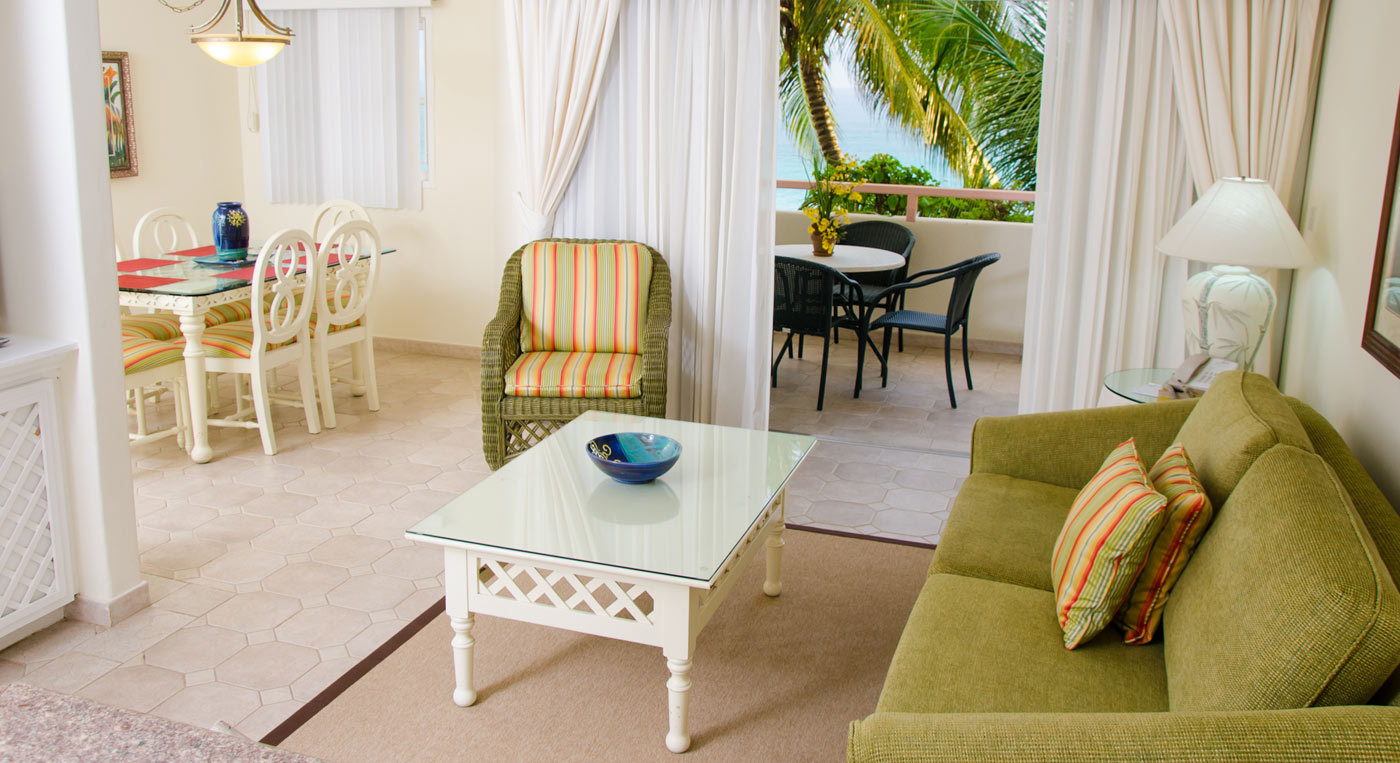 Two-Bedroom-Beachfront Luxury Suite Living room