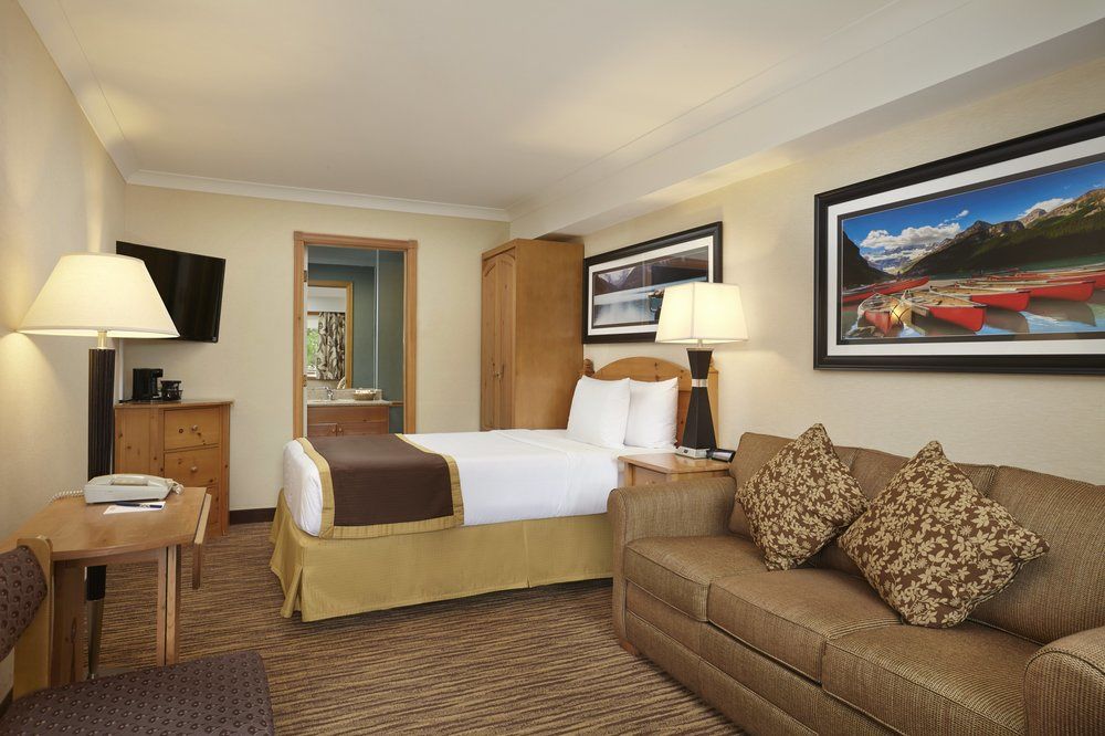 STANDARD ROOM WITH ONE DOUBLE BED